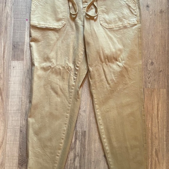 🔥🔥 PRICED TO SELL!! 🔥🔥 The BEST Judy Blue Khaki Joggers. - Picture 3 of 5